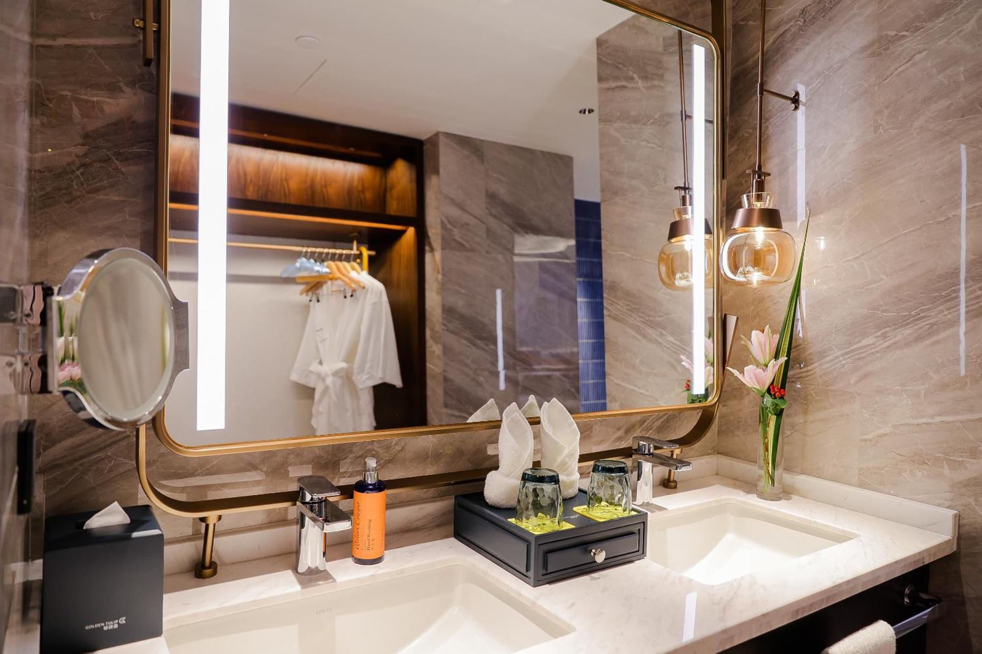 Hongqiao Yankuang Tulip 5* Shanghai
